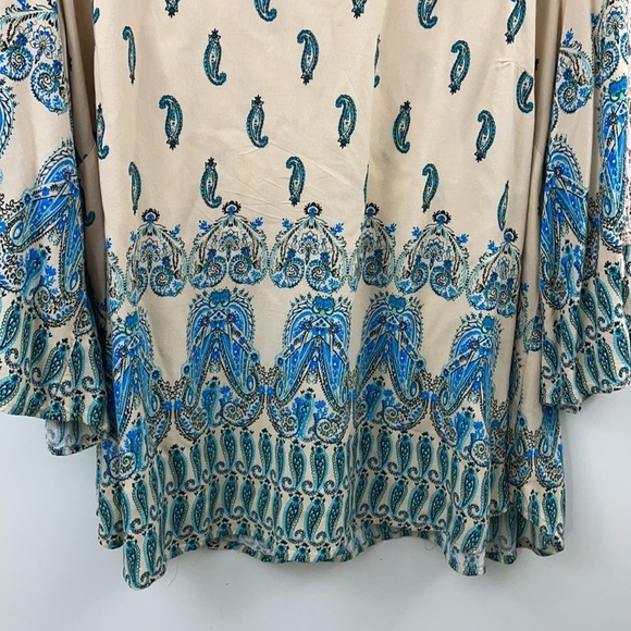 Unique Spectrum Paisley Print Lace Cut Out Sleeve Top - Picture 2 of 9